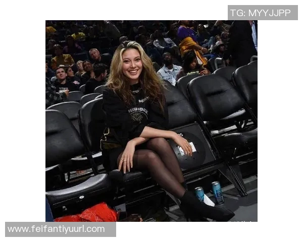 克莱女友晒拉布布穿球衣秀恩爱引发网友热议与羡慕 克莱女友晒拉布布穿球衣秀恩爱引发网友热议与羡慕