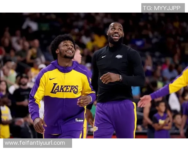 父子同台创历史詹姆斯与布朗尼在NBA赛场上携手共进