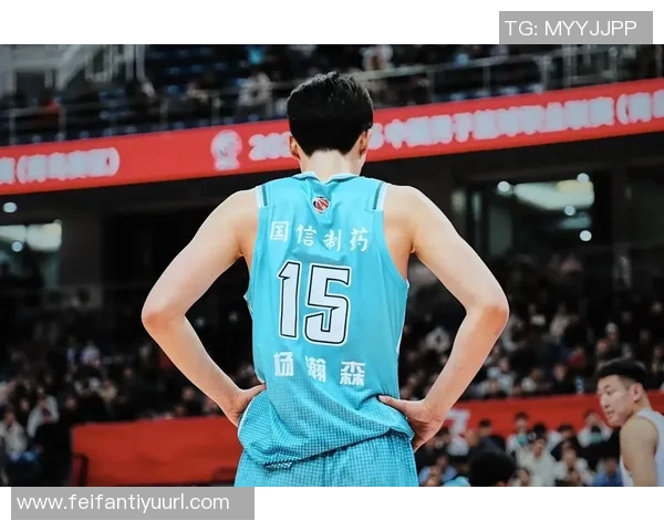 媒体人杨瀚森当众流泪展现真实情感无惧外界评价 媒体人杨瀚森当众流泪展现真实情感无惧外界评价